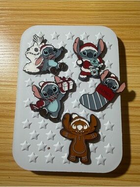 Loungefly Stitch Holiday Pins+ Pin Folio